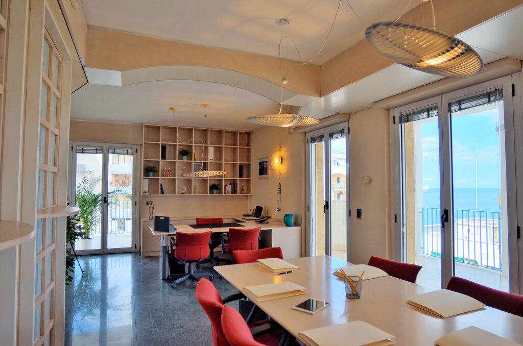 Faro Futuro coworking spaces customized offices Bari Puglia